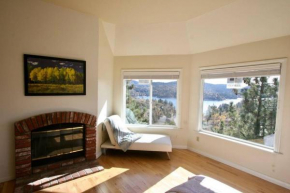 Outrageous Custom Lake View Villa. pets ok!